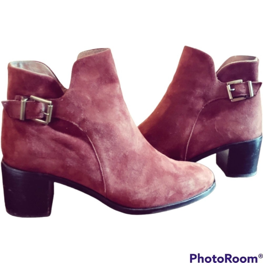 Seychelles wine red suede booties size 9 chunky heel zipper and buckle sides